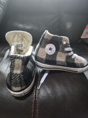 Converse All Star Kids Plaid High-Top Sneakers in Black & Cream. Size 7